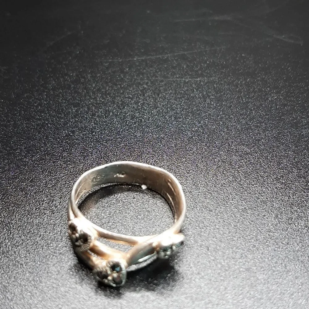 Sterling silver ring with 3 mareasite hearts